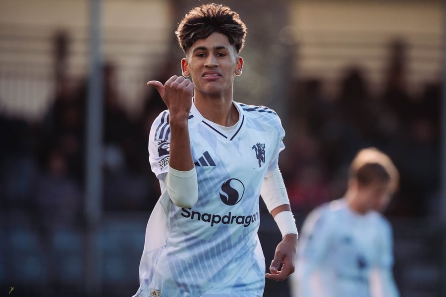 JJ Gabriel: 'Quái vật' 15 tuổi đang khuynh đảo học viện Man Utd