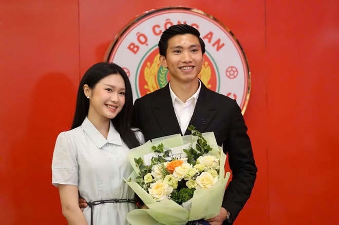 Đoàn Văn Hậu gia hạn 3 năm với CAHN, rạng rỡ bên Doãn Hải My sau sóng gió