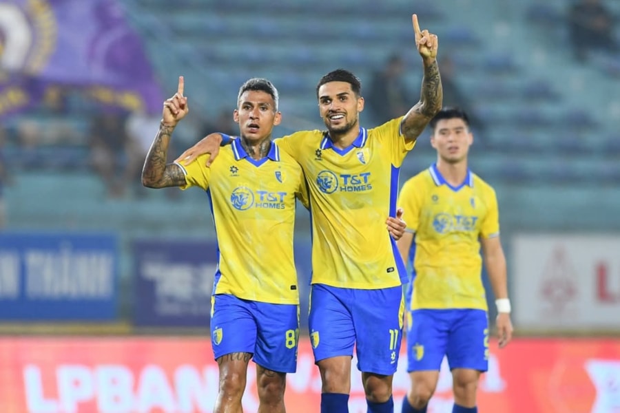 Hà Nội FC ngược dòng 4-2 trước Becamex TPHCM: Đêm diễn rực rỡ của Đỗ Hoàng Hên