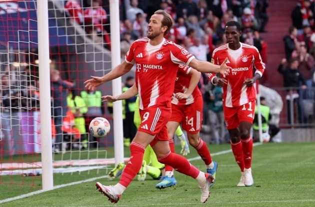Bayern Munich ngược dòng hạ Stuttgart 4-2, chính thức giành đĩa bạc Bundesliga thứ 35