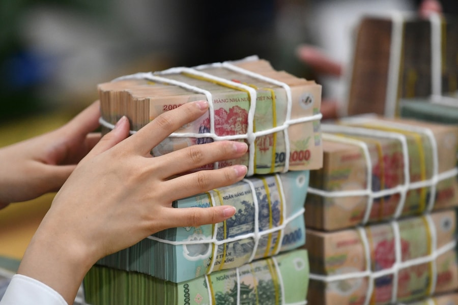 Lãi suất ngân hàng hôm nay 20/4/2026: Vikki Bank giảm 0,5% một năm, cao nhất còn 6,2%