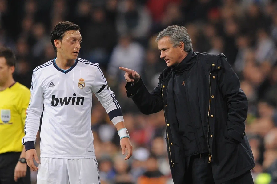Tầm nhìn của Jose Mourinho: Cách 'Người Đặc Biệt' đánh thức những huyền thoại từ bóng tối