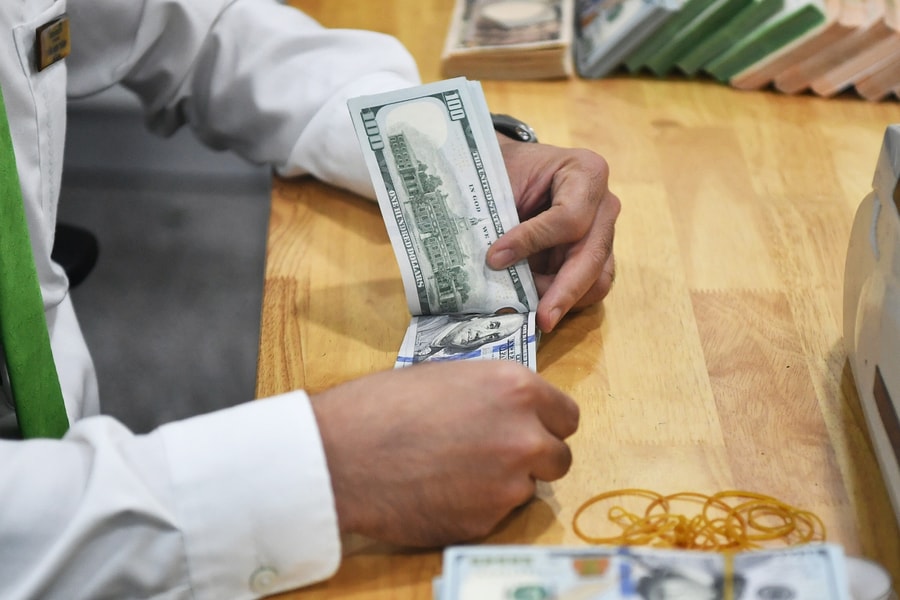 Lãi suất ngân hàng hôm nay 24/4/2026: VCBNeo giảm 0,5%, thị trường hạ nhiệt trước kỳ nghỉ lễ