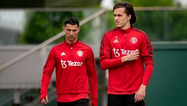 Manchester United cạnh tranh với Arsenal để đưa Alvaro Carreras trở lại Old Trafford