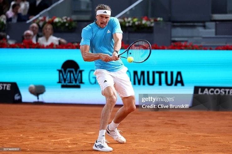 Zverev vượt khó trước hiện tượng Mensik để tiến vào tứ kết Madrid Open