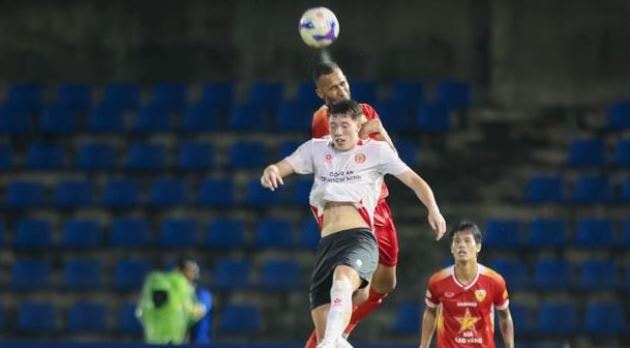 Tiền đạo 19 tuổi từ Anh Lee Williams tỏa sáng rực rỡ tại V.League