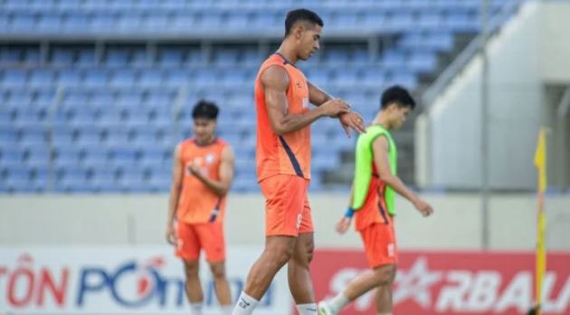 Đỗ Phi Long: Lá chắn thép 1m96 giải quyết tử huyệt hàng thủ ĐT Việt Nam hướng tới tầm châu lục