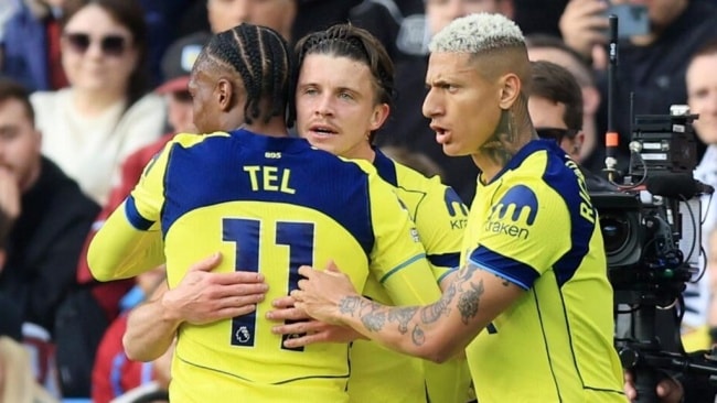 Tottenham hạ Aston Villa 2-1: Cú hích De Zerbi và bước ngoặt trụ hạng kịch tính