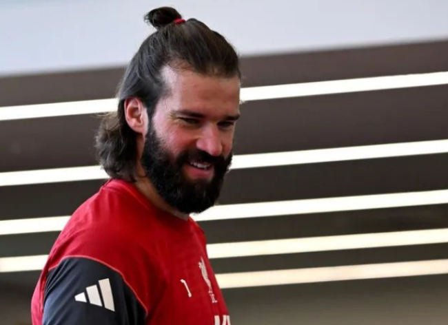 Juventus săn đón Alisson Becker, Real Madrid nhắm Unai Emery thay thế vị trí HLV trưởng