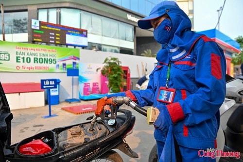Cắt giảm hàng loạt điều kiện kinh doanh xăng dầu để hỗ trợ mục tiêu tăng trưởng hai con số