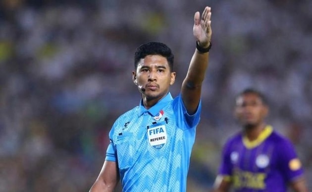 V-League mời hai trọng tài FIFA Malaysia điều hành các trận cầu sinh tử vòng 22