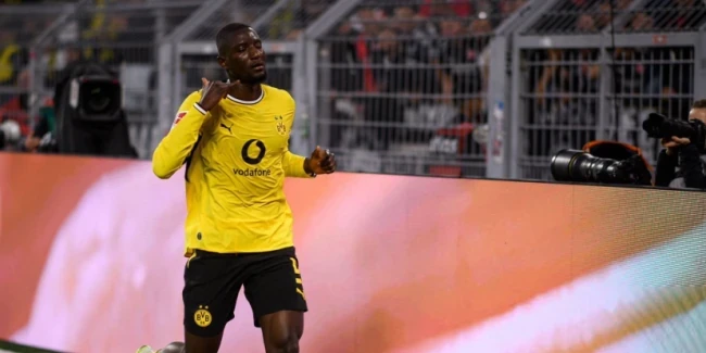 Dortmund lội ngược dòng hạ Frankfurt 3-2 để củng cố vững chắc vị trí thứ 2 Bundesliga