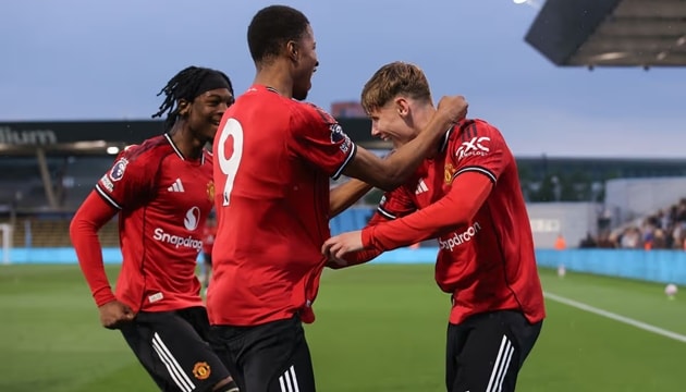 Michael Carrick và cơ hội trình làng những viên ngọc quý Shea Lacey, Chido Obi tại Ngoại hạng Anh