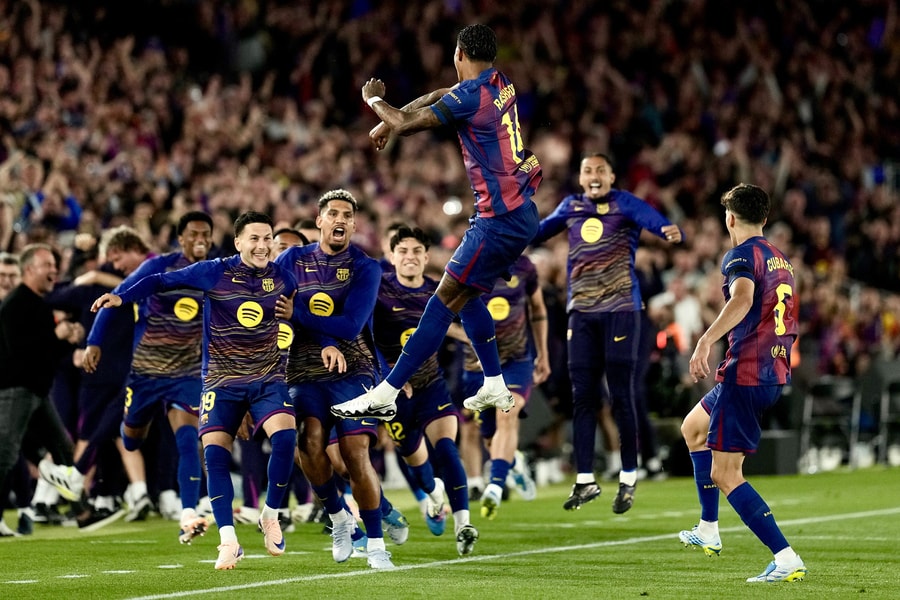Barcelona đánh bại Real Madrid 2-0 để chính thức đăng quang La Liga