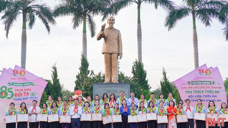 Trang trọng chương trình 85 mùa hoa - Đội ta lớn lên cùng đất nước
