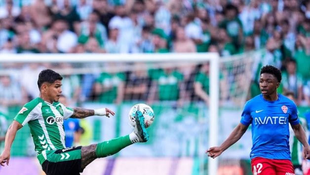 Real Betis đánh bại Elche 2-1 để chính thức giành vé dự Champions League