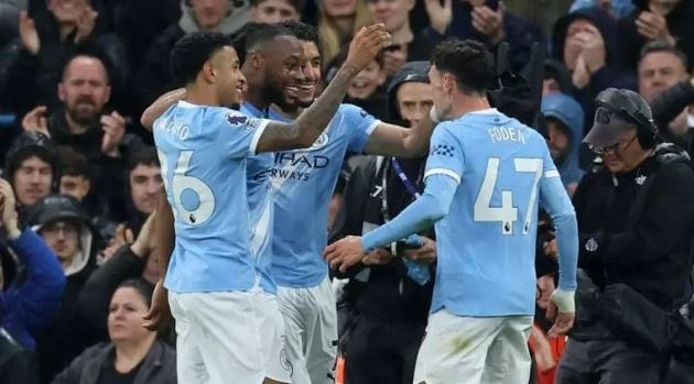 Man City hạ Crystal Palace 3-0: Phả hơi nóng vào Arsenal trong cuộc đua vô địch