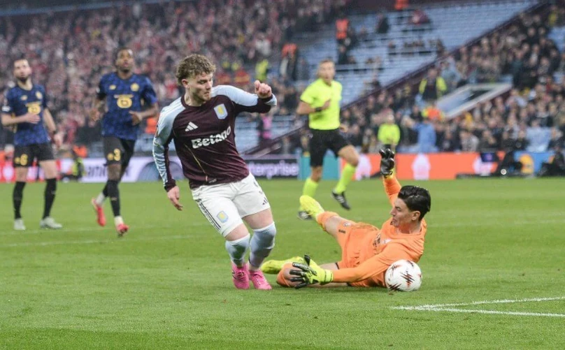 Harvey Elliott và bi kịch của một tài năng bị đóng băng bởi những toan tính tài chính
