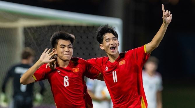U17 Việt Nam quyết tâm hạ Australia tại tứ kết châu Á; Tiến Linh bỏ lỡ cơ hội khó tin
