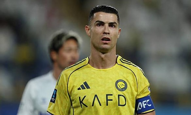 Cristiano Ronaldo từ chối nhận huy chương sau thất bại của Al Nassr tại chung kết cúp châu Á