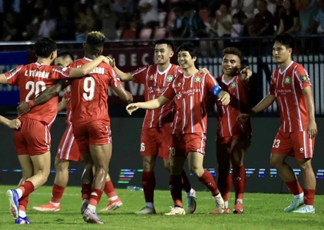 Công Phượng rực sáng ngày trở lại: Trường Tươi Đồng Nai áp sát tấm vé thăng hạng