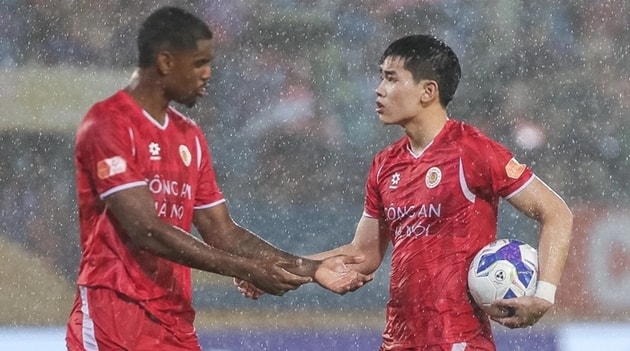 Đình Bắc lên tiếng về vụ tranh penalty với Alan sau khi CAHN vô địch V-League