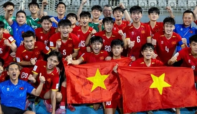 U17 Việt Nam giành vé World Cup và Công Phượng lập siêu phẩm giúp Đồng Nai thăng hạng
