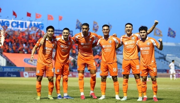 V-League 2024/25: Cuộc chiến sinh tồn và tốp 3 làm nóng chặng hạ màn