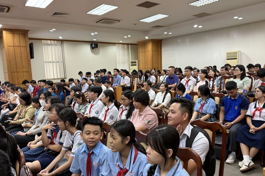 TPHCM công bố 242 điểm thi lớp 10, giao đề trước 1 ngày