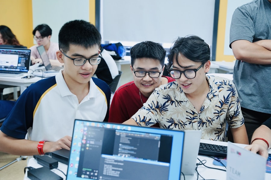Tuyển sinh đại học 2026 bùng nổ ngành AI, chuyên gia cảnh báo dễ ‘trượt oan’