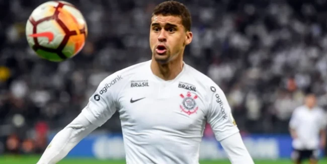 CLB CAHN sắp kích nổ bom tấn Leo Santos: Trung vệ 1 triệu Euro cập bến V-League
