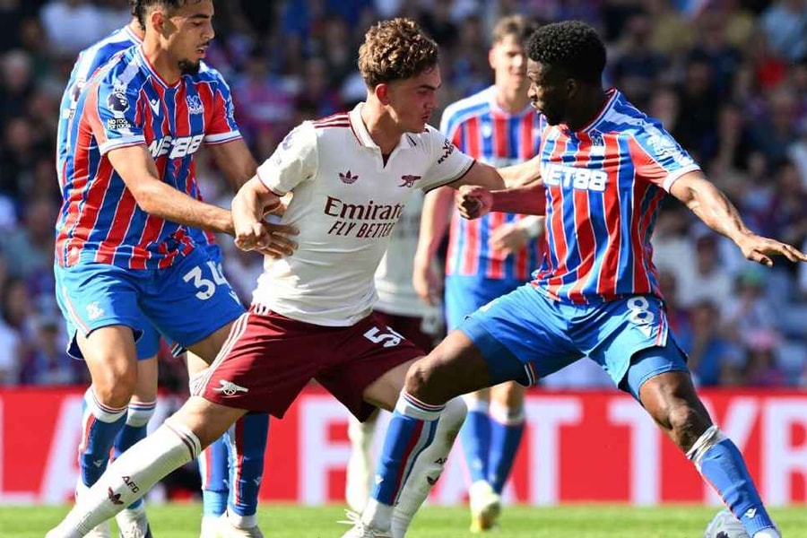 Arsenal hạ Crystal Palace 2-1: Kỷ lục của thần đồng Dowman và nỗi lo Madueke