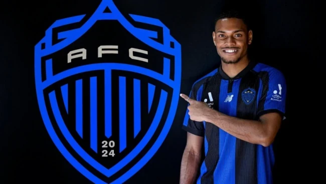 Hà Nội FC tiến sát thỏa thuận chiêu mộ trung vệ Daniel Hall từ Auckland FC