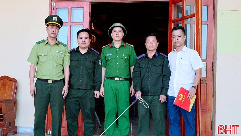 Người dân phát hiện cá thể kỳ đà vân quý hiếm lúc làm vườn