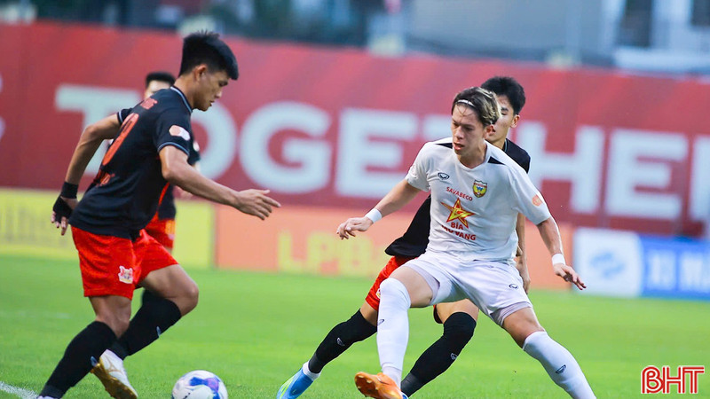 Thất bại trước Ninh Bình FC, Hồng Lĩnh Hà Tĩnh xếp thứ 8 mùa giải 2025/2026