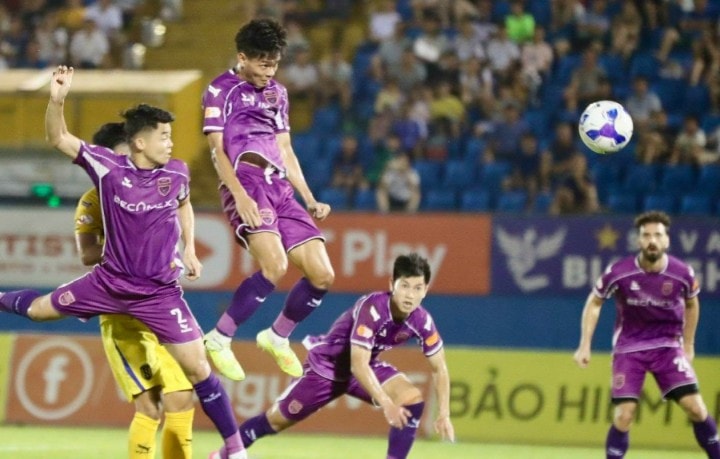 Becamex TPHCM quyết đấu HAGL: Tìm cơ hội trụ hạng mong manh tại V-League