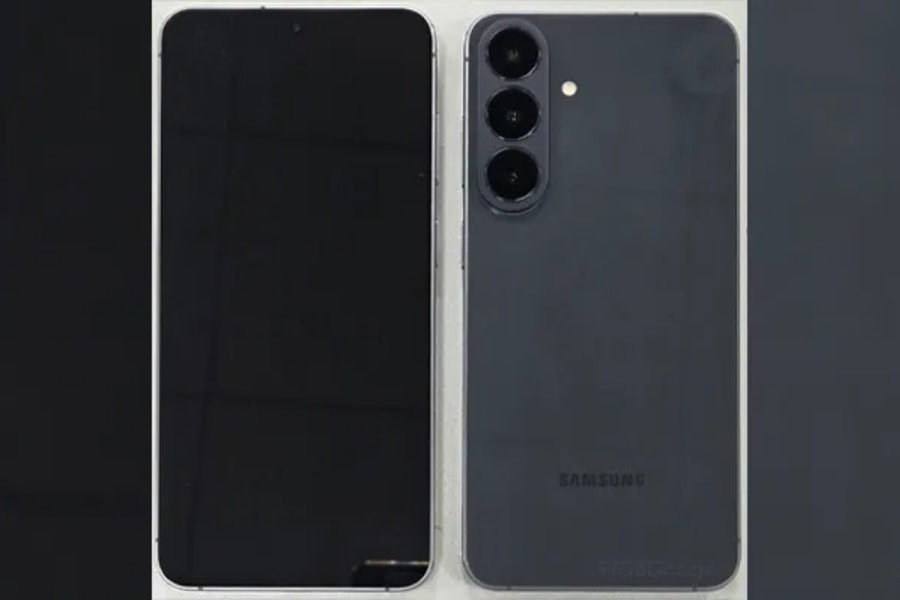 Samsung Galaxy S26 FE lộ diện thực tế: Cụm camera mới lạ và chip Exynos 2500