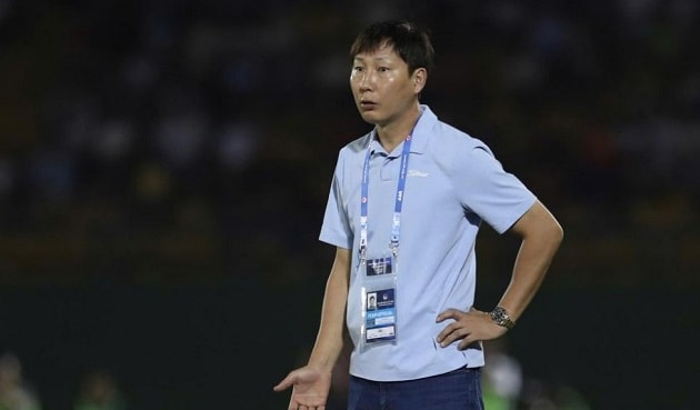 Tuyển Việt Nam trước nguy cơ rời top 100 FIFA và cục diện kịch tính bóng đá nội