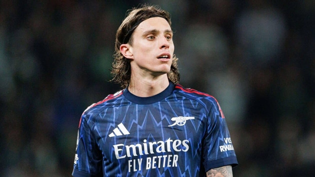 Real Madrid săn Riccardo Calafiori, MU đại chiến Man City giành Elliot Anderson