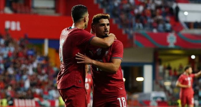 Bồ Đào Nha 2-1 Nigeria: Khi đôi cánh trẻ lu mờ tầm ảnh hưởng của Ronaldo