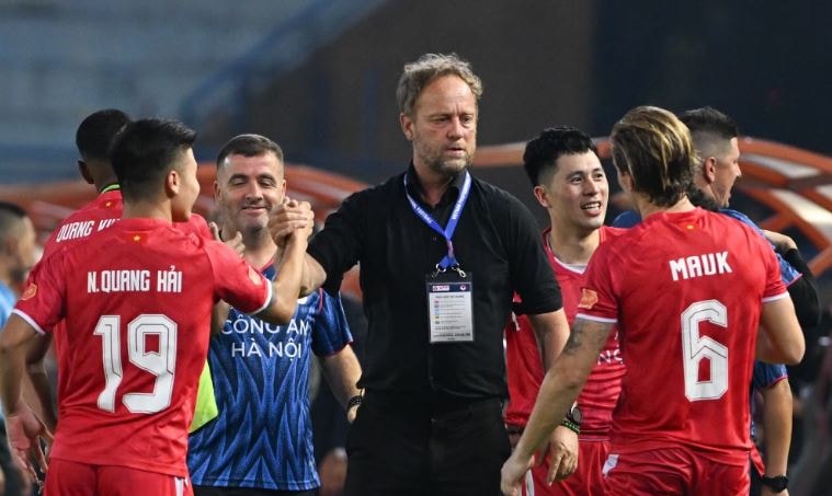 V-League 2025/26: Khi VAR và mặt sân đẹp chưa đủ lấp đầy khán đài