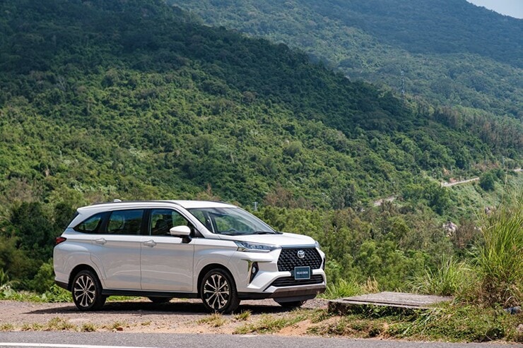 Giá xe Toyota Veloz Cross tháng 6/2026: Ưu đãi 100% lệ phí trước bạ và lãi suất 0%