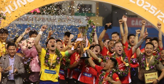 Đánh bại Ninh Bình 2-1, CA TP.HCM lần đầu vô địch Cúp Quốc gia 2025/26