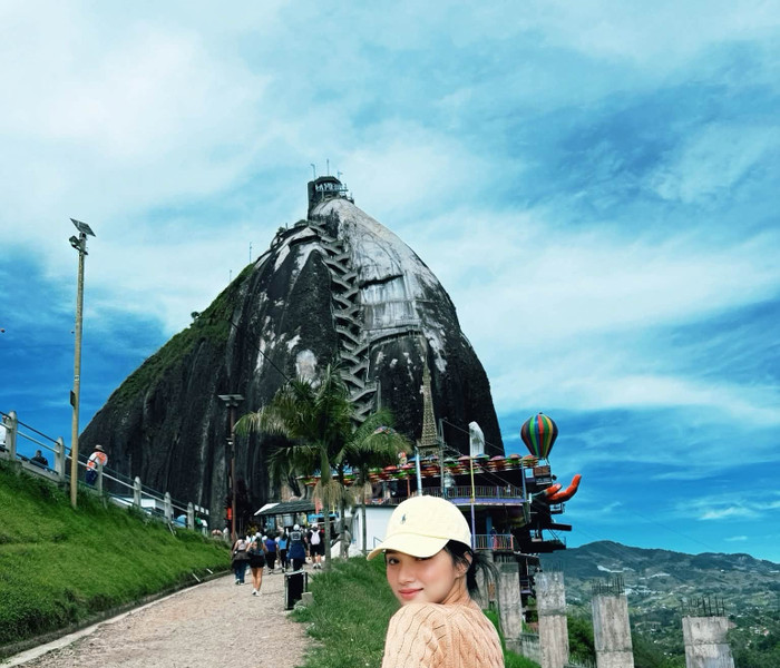 Hoa hậu Hương Giang gây ấn tượng với phong cách thời trang đời thường tại Colombia