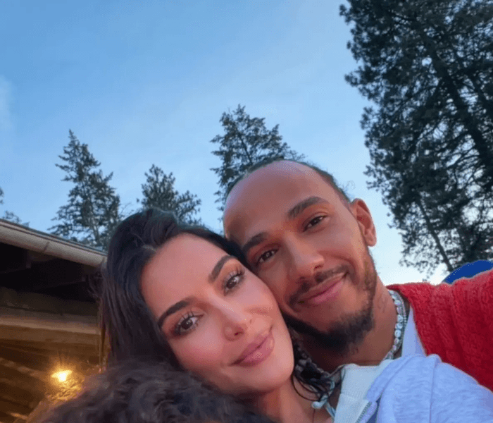 Lewis Hamilton xuất hiện thân mật trong kỳ nghỉ gia đình của Kim Kardashian