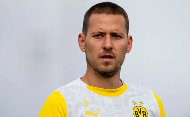 Manchester United dẫn đầu cuộc đua giành chữ ký Waldemar Anton với giá 35 triệu bảng