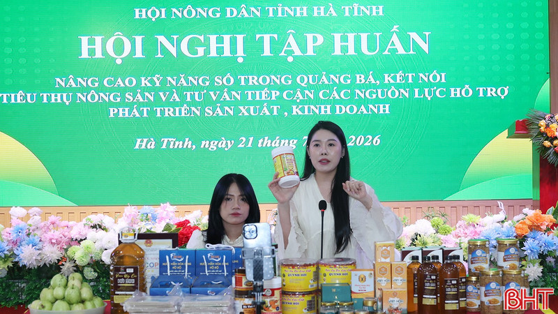 Các TikToker Tú Mai, Ngọc Hân Family chia sẻ kỹ năng quảng bá, tiêu thụ sản phẩm cho hội viên nông dân Hà Tĩnh