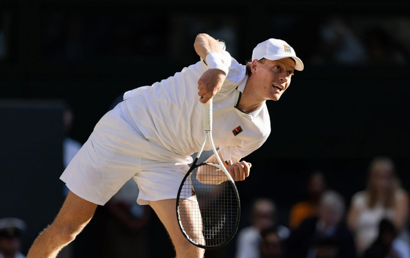 Nghịch lý Jannik Sinner: Tại sao tay vợt giao bóng hạng 35 thế giới lại thống trị ATP?
