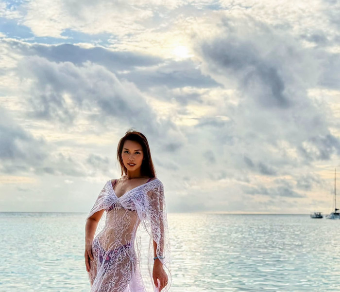 Siêu mẫu Hà Anh gây chú ý với vóc dáng quyến rũ trong trang phục xuyên thấu tại Maldives