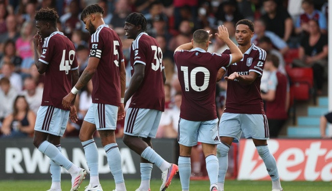 Aston Villa thua Real Sociedad 2-4, Emery lộ bài toán hàng thủ trước chuyến du đấu châu Á